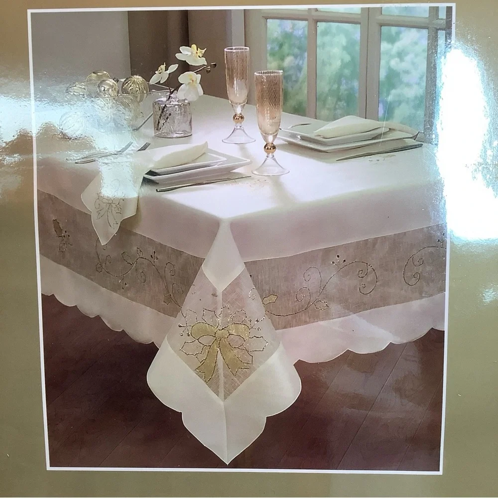Christmas Table Cloth Oblong 60” X 84” Ivory Gold Metallic Embroidered Holly NEW